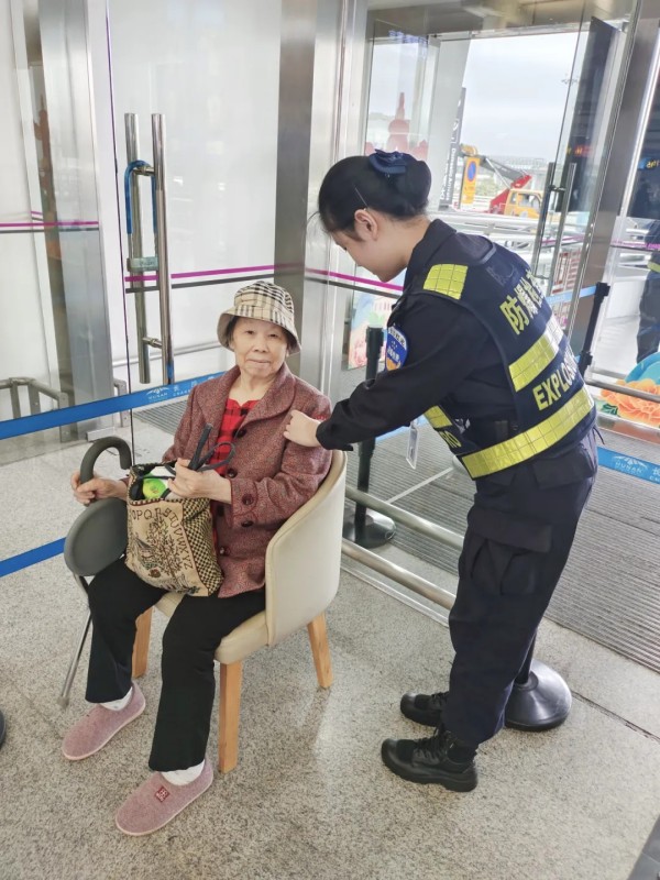 長沙紅光保安服務(wù)有限公司,長沙安保服務(wù),長沙安全服務(wù),長沙非武裝押運,勞務(wù)派遣服務(wù) 長沙紅光保安服務(wù)有限公司,長沙安保服務(wù),長沙安全服務(wù),長沙非武裝押運,勞務(wù)派遣服務(wù)