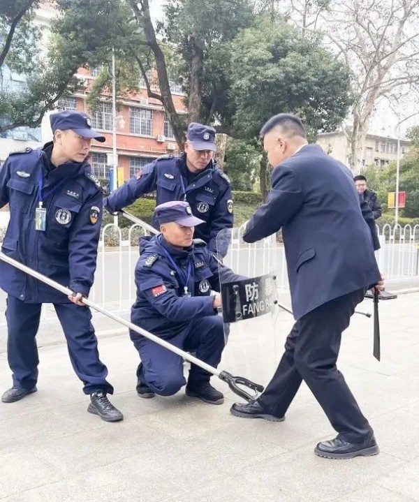 長沙紅光保安服務(wù)有限公司,長沙安保服務(wù),長沙安全服務(wù),長沙非武裝押運(yùn),勞務(wù)派遣服務(wù)