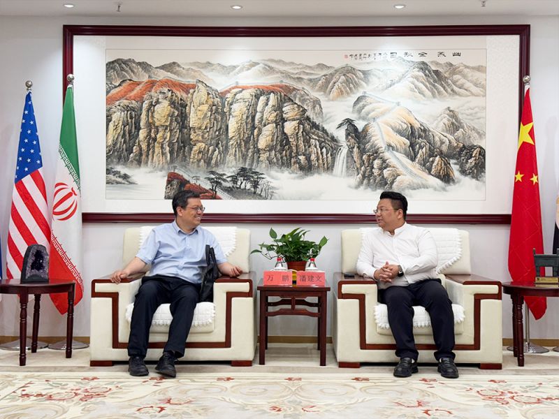 深化產(chǎn)學(xué)研融合｜紅旗區(qū)委常委、組織部部長萬鵬，區(qū)人社局局長許娟一行赴乾坤環(huán)保調(diào)研人才建設(shè)工作